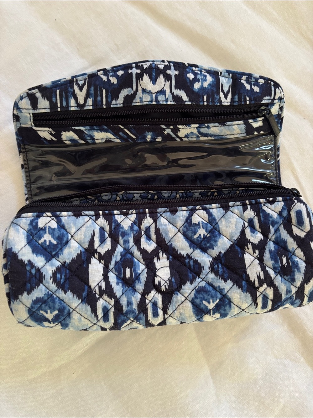 Vera Bradley Ikat Island
Set of 4 Bags Laptop Makeup Cosmetic Brushes Cord Org - Picture 2 of 6